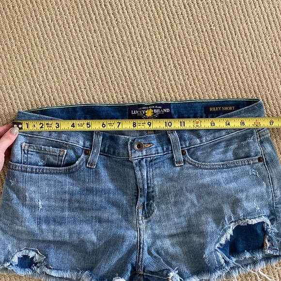 Lucky Brand (the Riley Jean shorts) - Picture 4 of 6